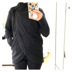Lululemon Wrap, slightly faded black, no flaws!